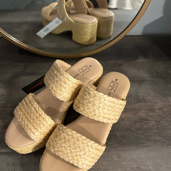 No Boundaries Women's Raffia Double Band Platform Sandals - Picture 4 of 5